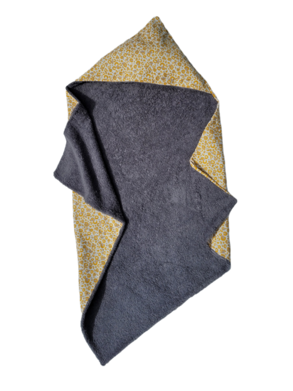 Omslagdoek 75 cm x 75 cm oker geel panter